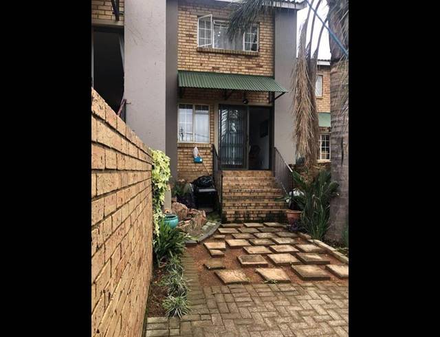 2 BEDROOM APARTMENT FOR SALE IN PRIMROSE HILL